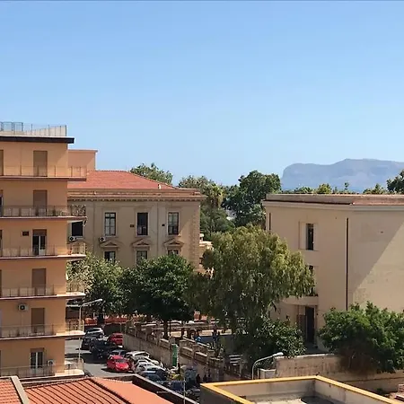Large Flat Near Botanical Garden & Station Apartment *
