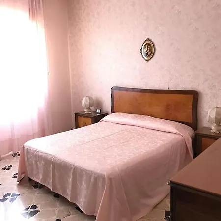 Large Flat Near Botanical Garden & Station