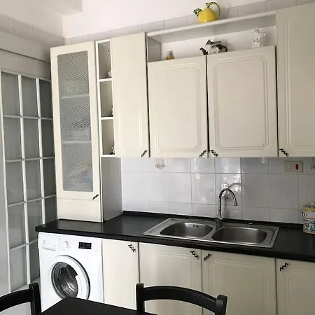 Large Flat Near Botanical Garden & Station