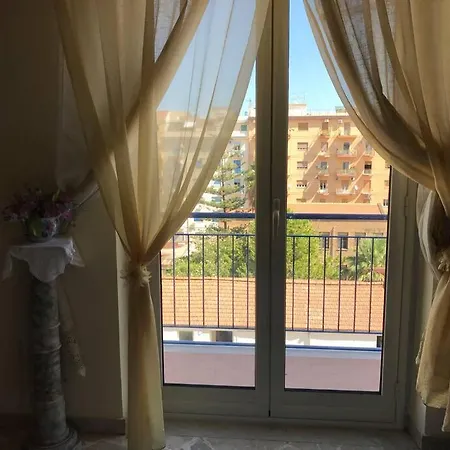 Large Flat Near Botanical Garden & Station *