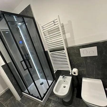 Large Flat Near Botanical Garden & Station